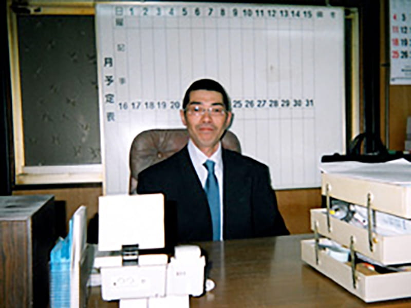 代表取締役社長　岡田 栄一